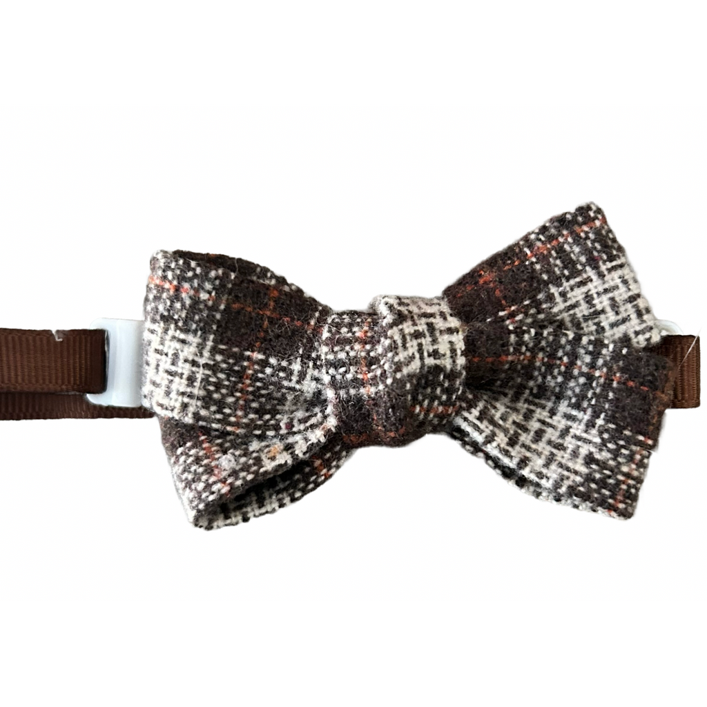 Houndstooth patterned bow tie with brown ribbon on a white background